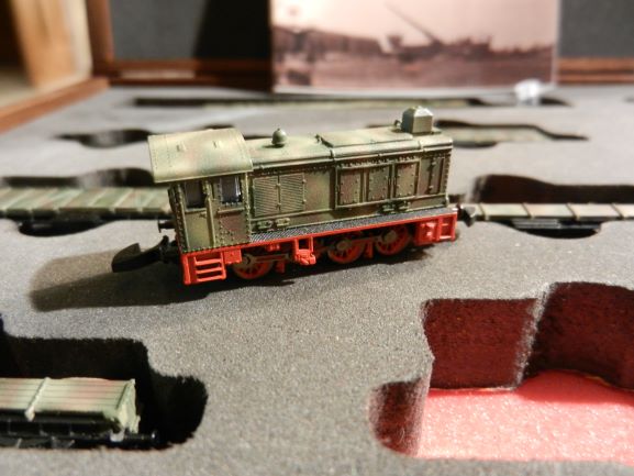 Z scale train miniature  Sherman tank 